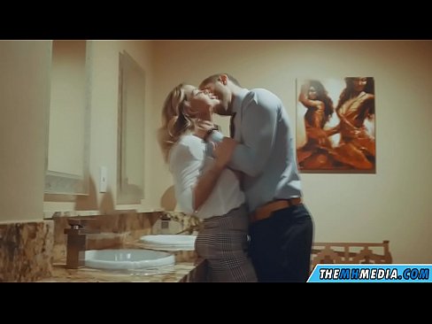 ❤️ Kad te prsata plavuša zavede u javnom toaletu ☑ Super porno kod nas
